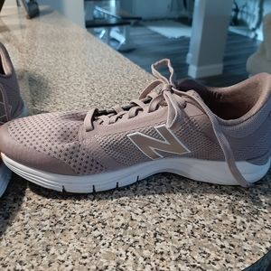 Women's New Balance Lavender Cush Sneakers